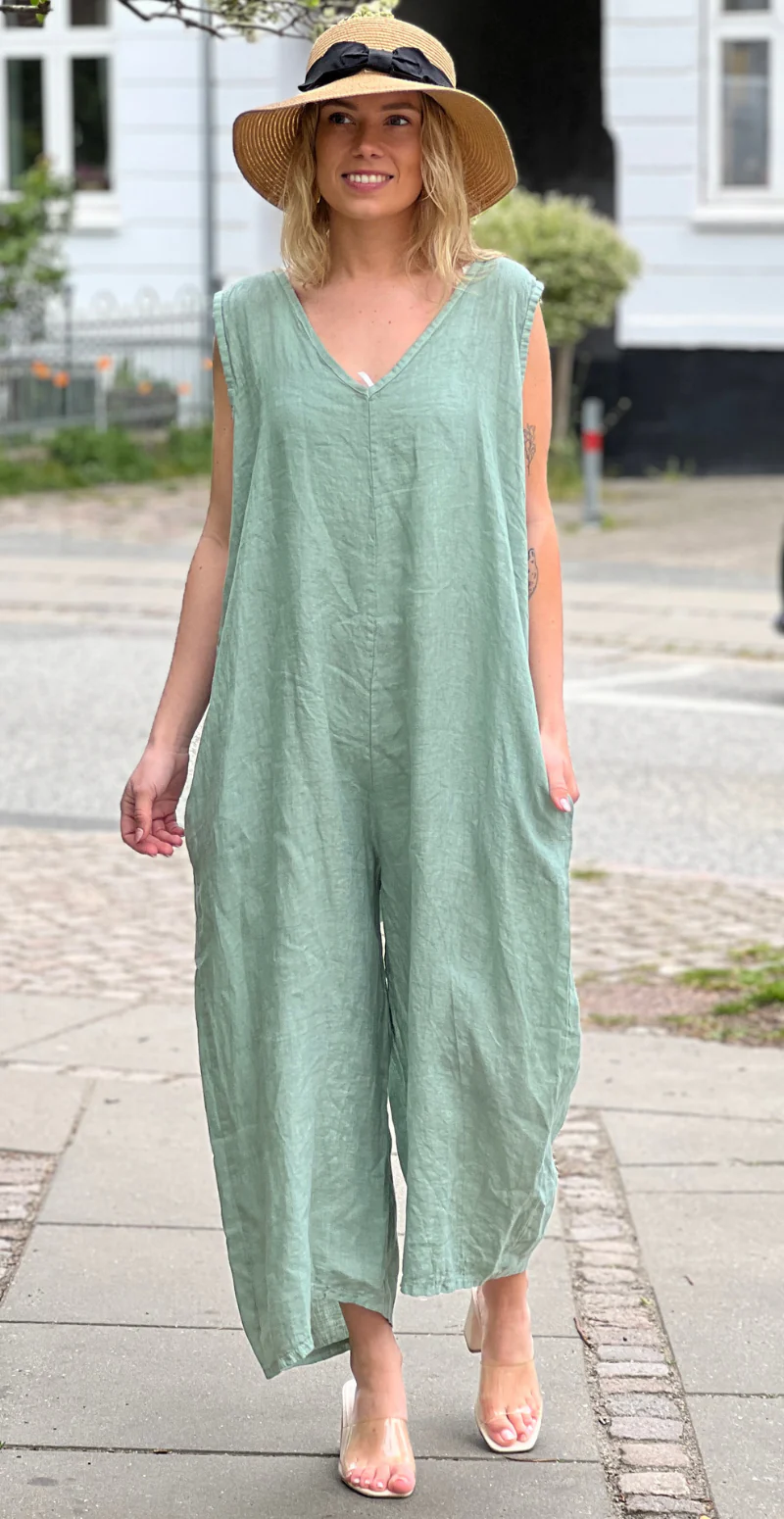 Juliane jumpsuit i hør med v-udskæring khaki LikeLondon - Image 4