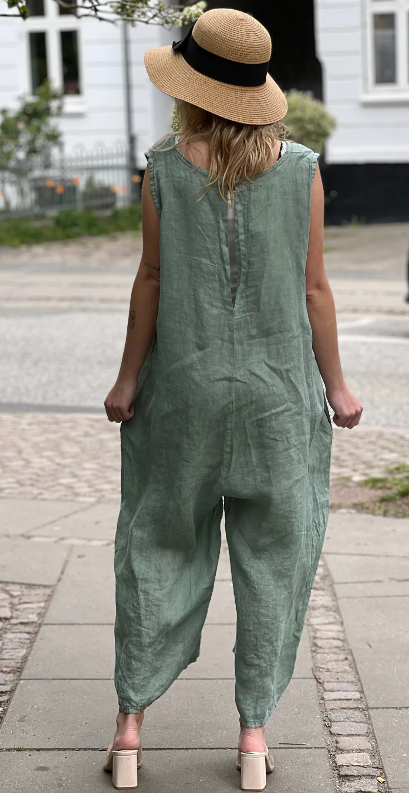 Juliane jumpsuit i hør med v-udskæring khaki LikeLondon - Image 5