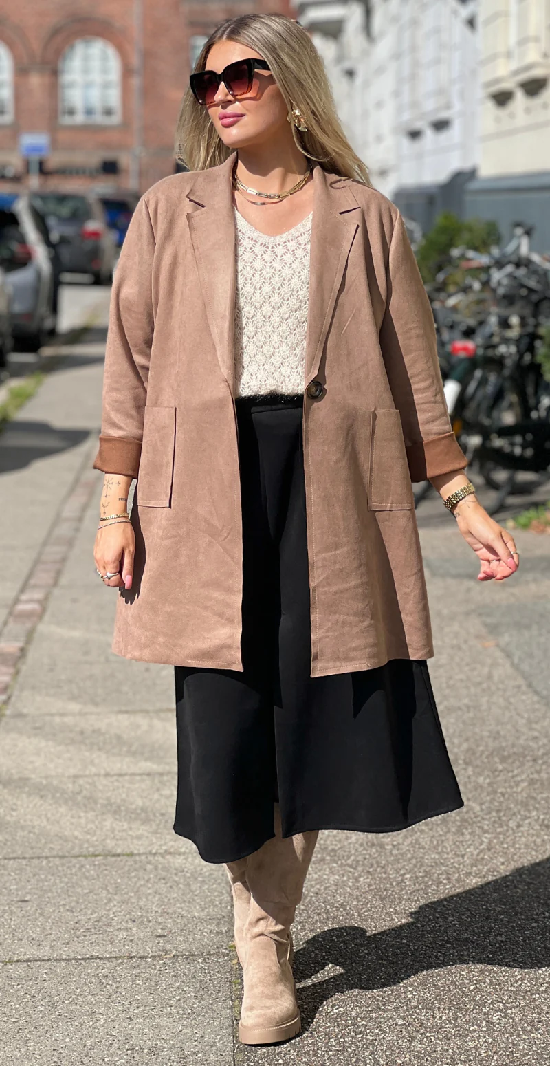 Kamella mellemlang jakke i ruskindslook fango LikeLondon - Image 3