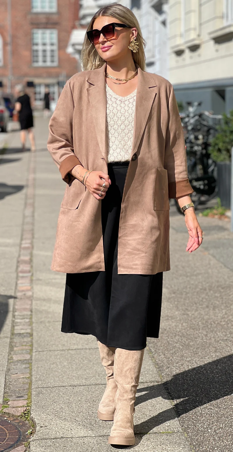 Kamella mellemlang jakke i ruskindslook fango LikeLondon - Image 4
