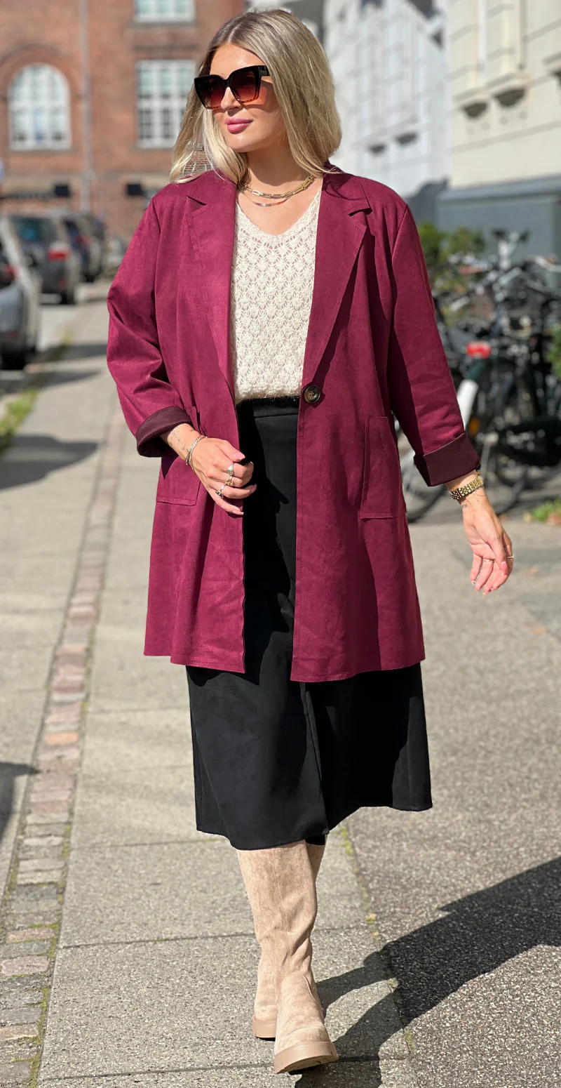 Kamella mellemlang jakke i ruskindslook wine LikeLondon - Image 3