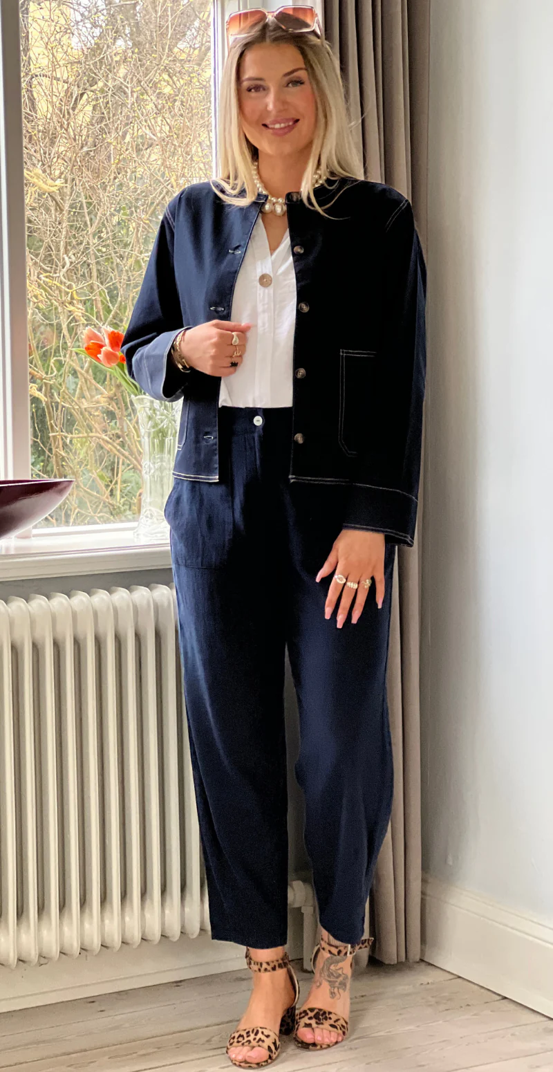Lava hørbukser med store lommer og knaplukning navy blazer Freequent - Image 7