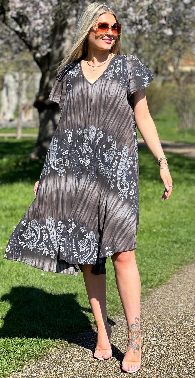 Leonora kortærmet kjole med paisley print coffee LikeLondon - Image 2