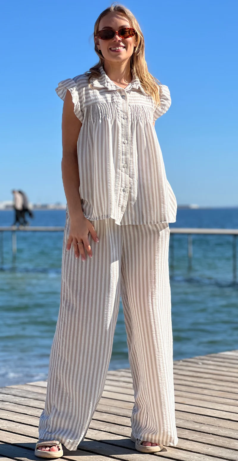 Lilje sæt med stribet bluse og bukser beige LikeLondon - Image 2