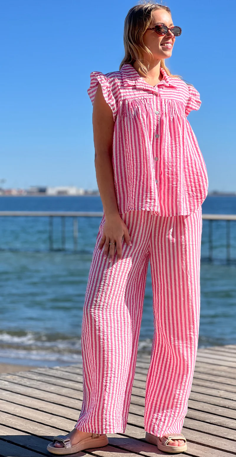 Lilje sæt med stribet bluse og bukser pink LikeLondon