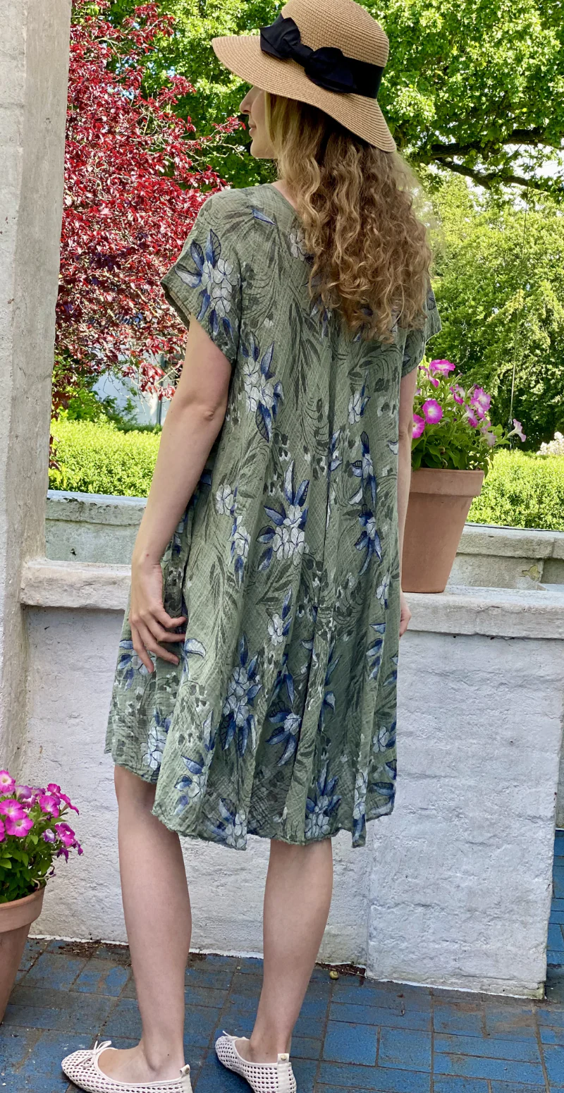Luli kjole med blomstret mønster khaki LikeLondon - Image 5