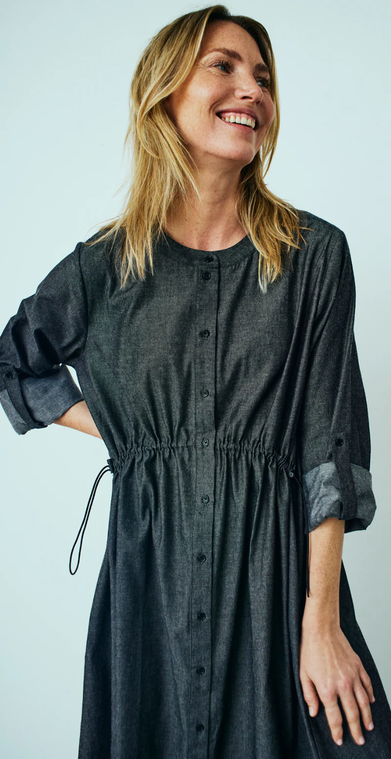 Malay denim kjole med elastik detalje sort - Image 6