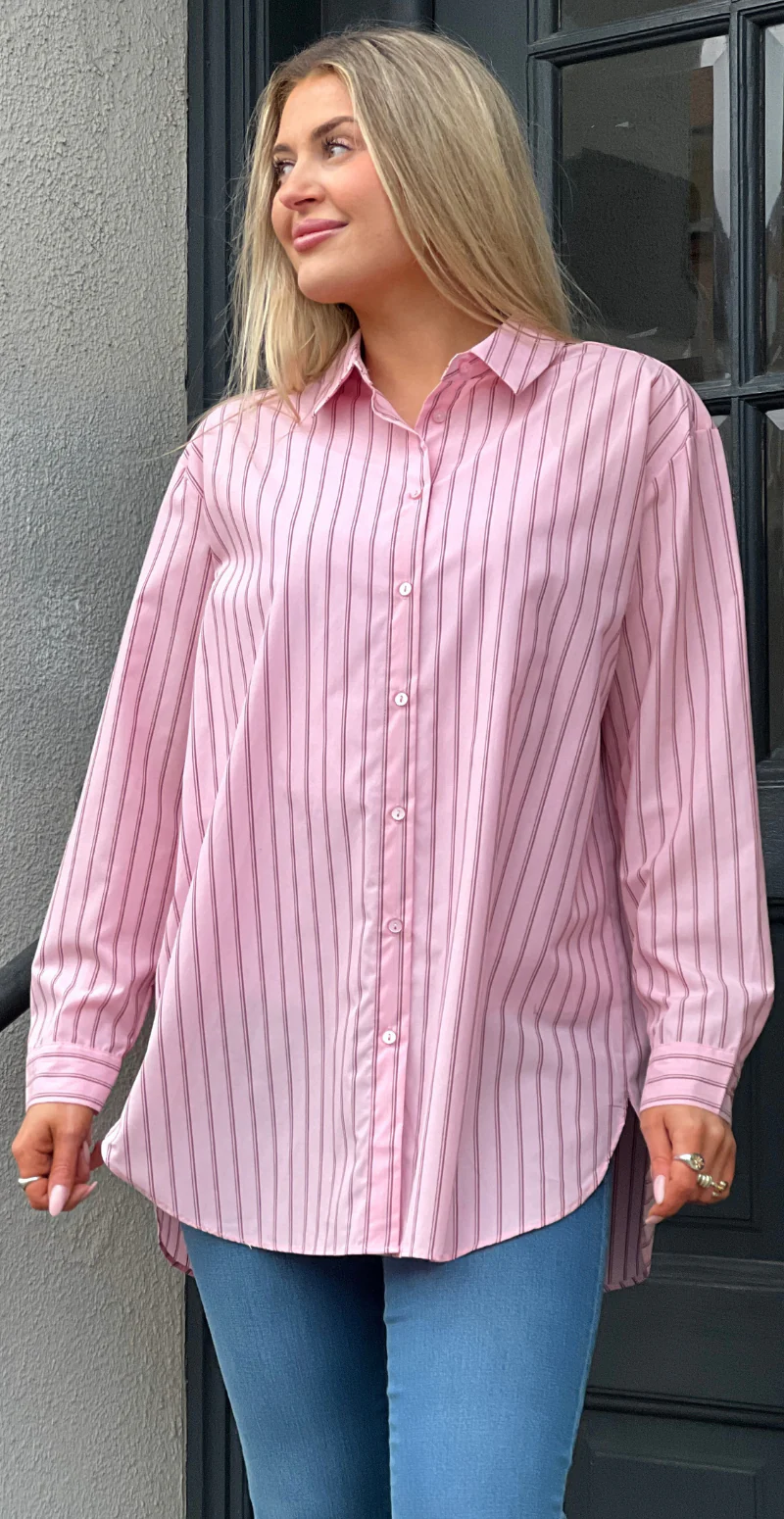 Maribella skjortebluse med striber lyserød LikeLondon - Image 2