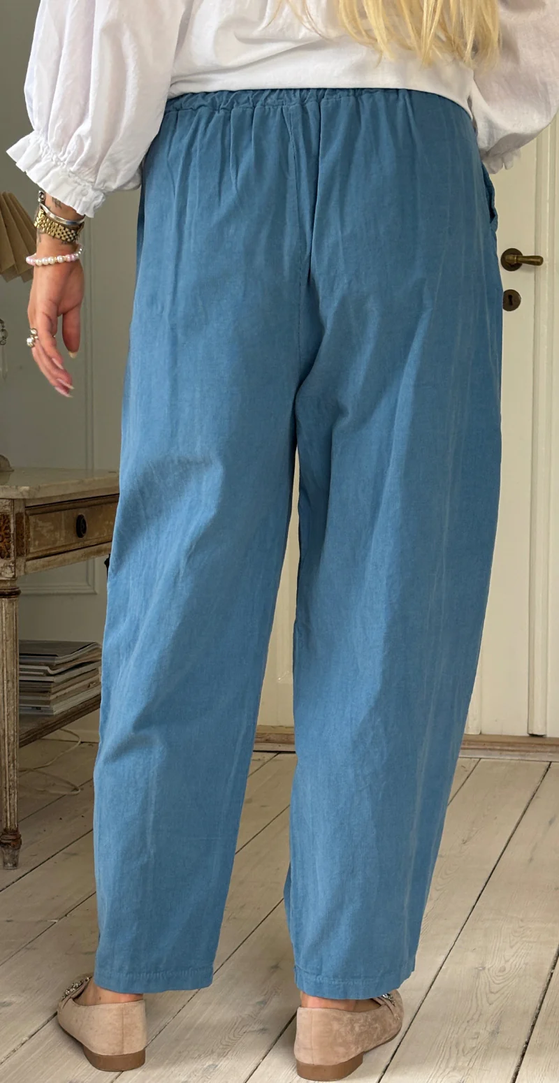 Marina fløjlsbukser med slå-om detalje og vidde jeans LikeLondon - Image 4