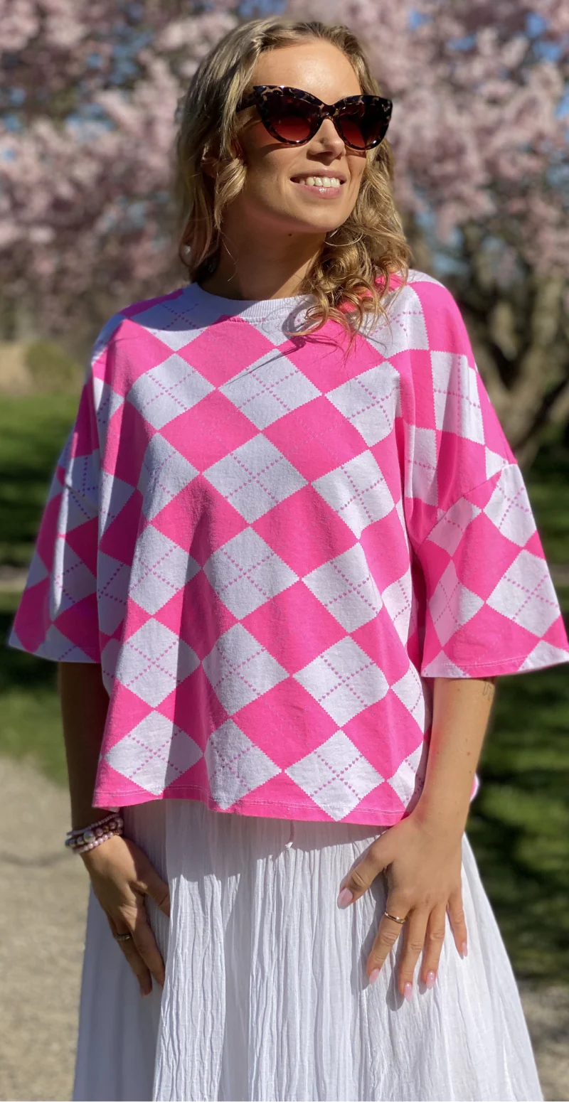 Megan kortærmet bluse med harlekintern pink LikeLondon - Image 3