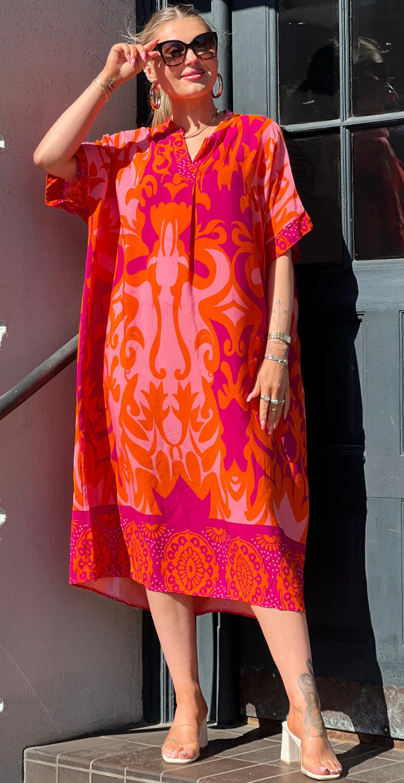 Melia kjole med mønster pink/orange LikeLondon