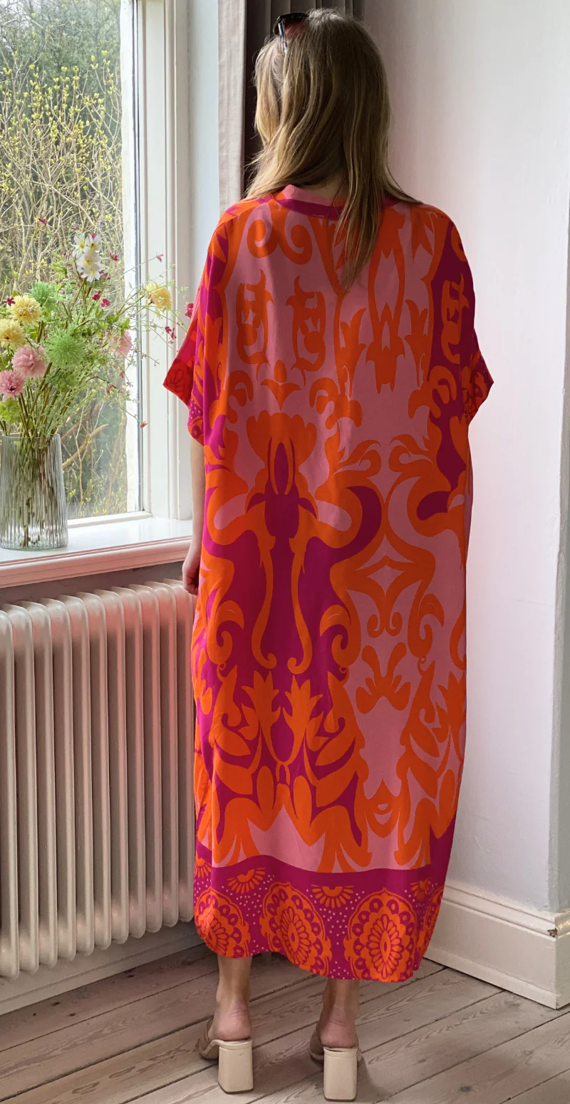 Melia kjole med mønster pink/orange LikeLondon - Image 9