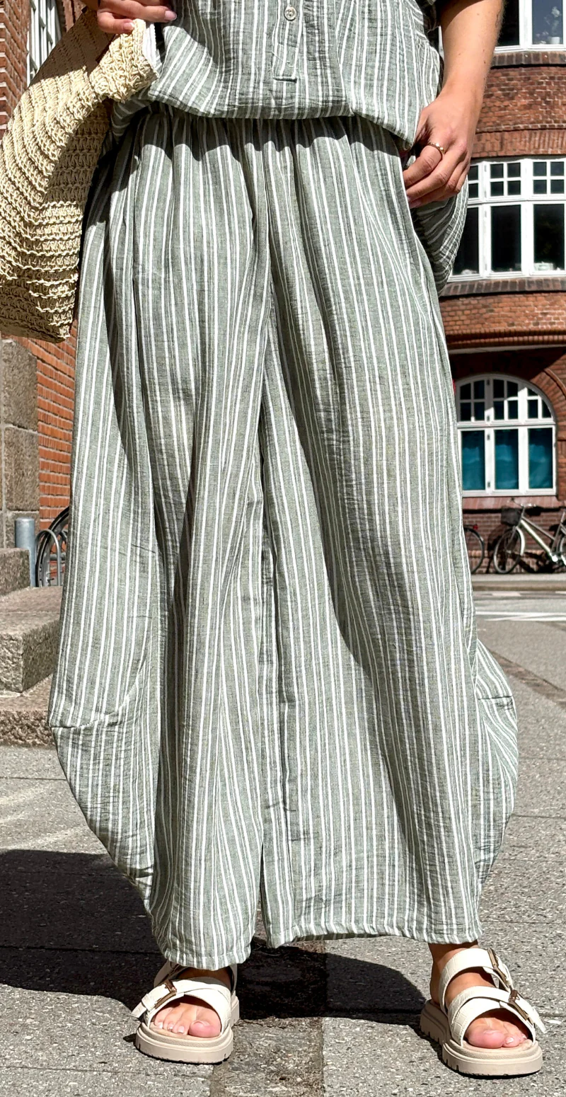 Merle stribet bukser med balloneffekt khaki LikeLondon - Image 3