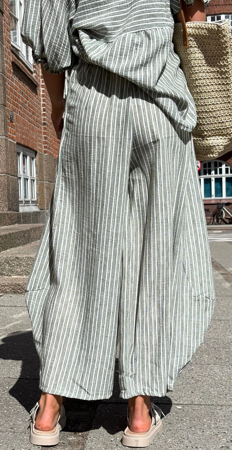 Merle stribet bukser med balloneffekt khaki LikeLondon - Image 4