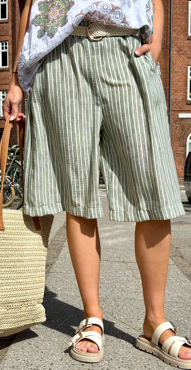 Merle stribet shorts med fletbælte khaki LikeLondon - Image 2
