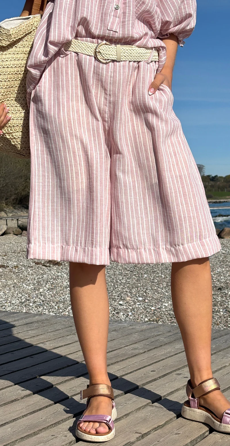 Merle stribet shorts med fletbælte rosa LikeLondon - Image 4