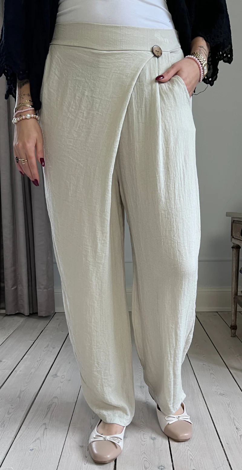 Normi bukser med træknap og slå-om effekt beige LikeLondon - Image 5