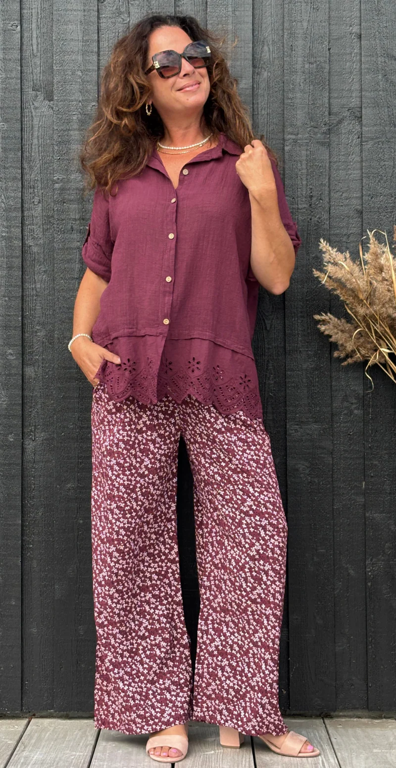 Oda skjortebluse med broderi anglaise bordeaux LikeLondon - Image 2