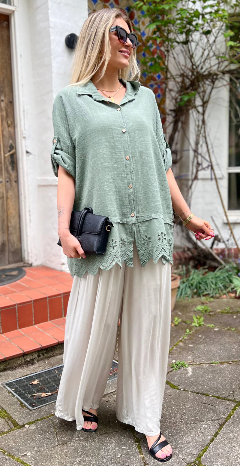 Oda skjortebluse med broderi anglaise khaki LikeLondon - Image 7