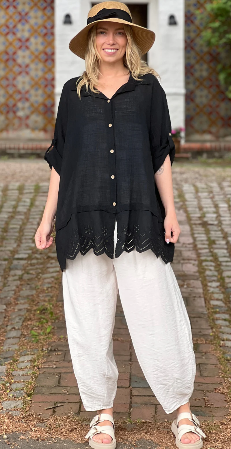 Oda skjortebluse med broderi anglaise sort LikeLondon - Image 6