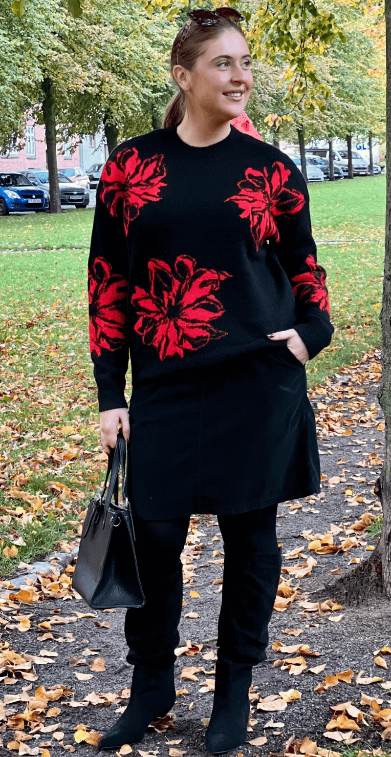 Omea strikbluse sort - Image 6