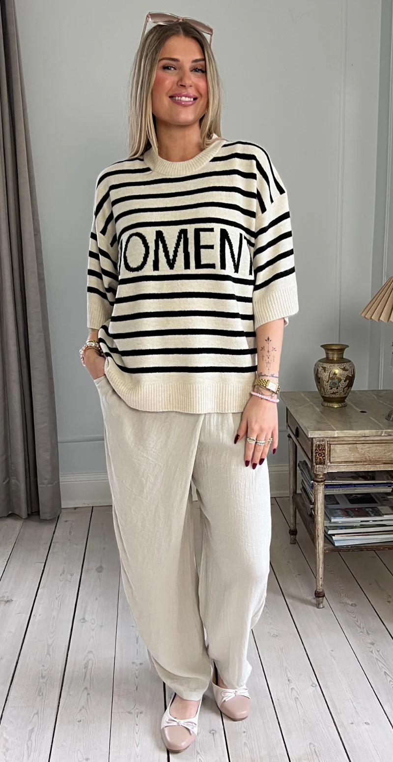 Orlean pullover med striber og "Moment" off-white LikeLondon
