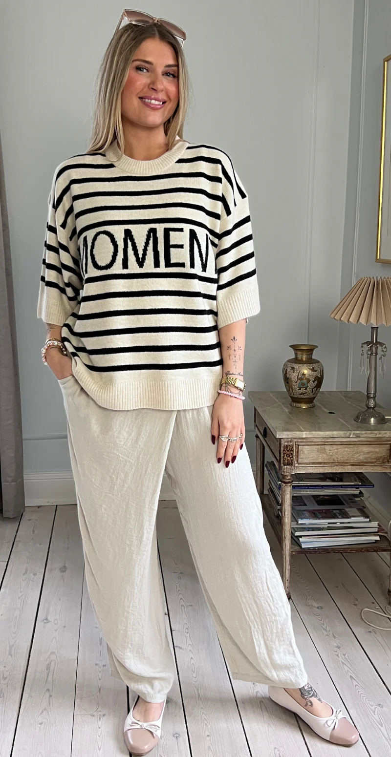 Orlean pullover med striber og "Moment" off-white LikeLondon - Image 5