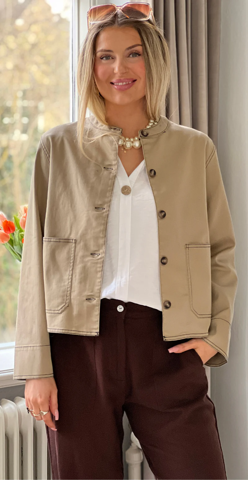 Penny jakke med tydelige stikninger camel LikeLondon - Image 9