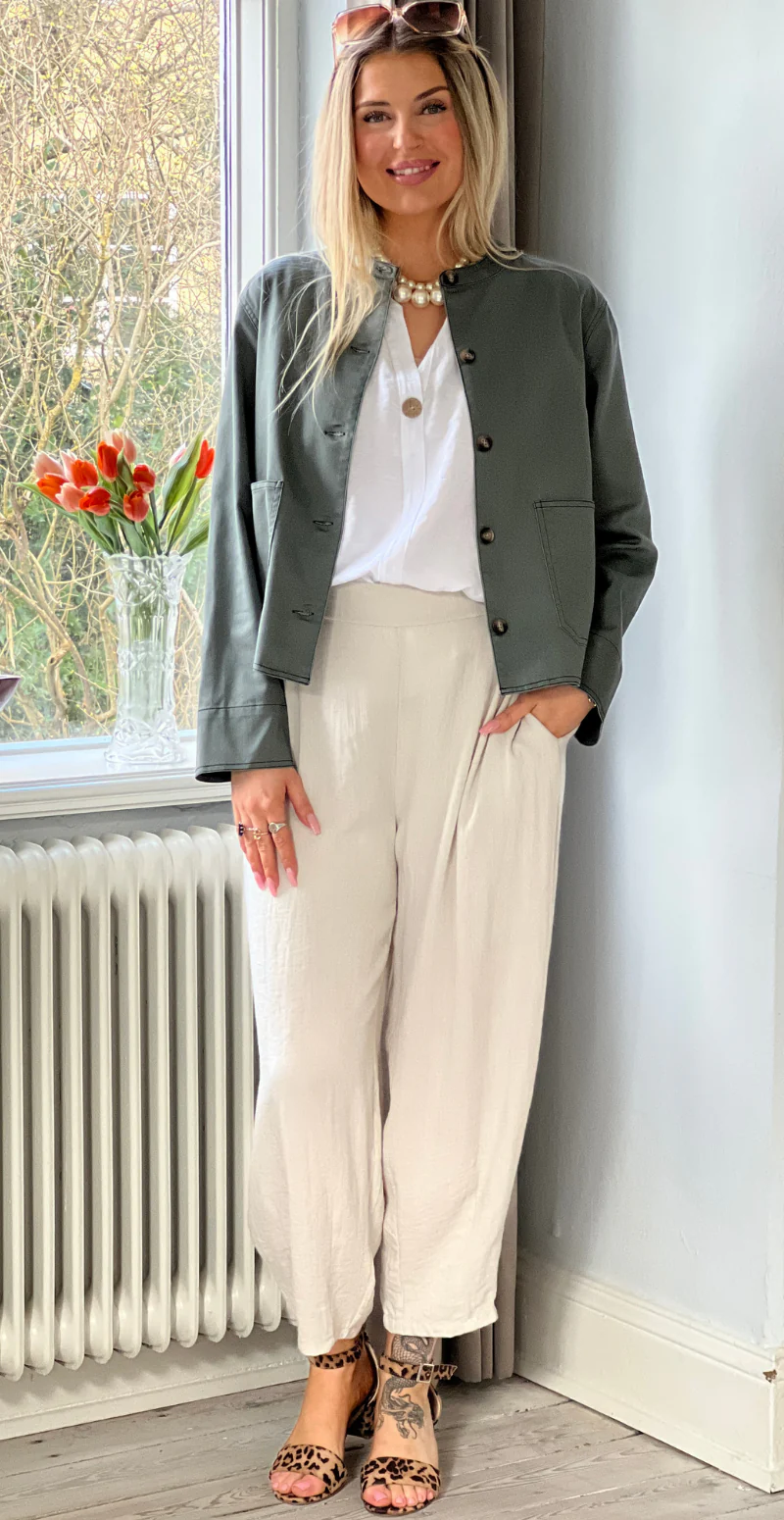 Penny jakke med tydelige stikninger khaki LikeLondon - Image 2
