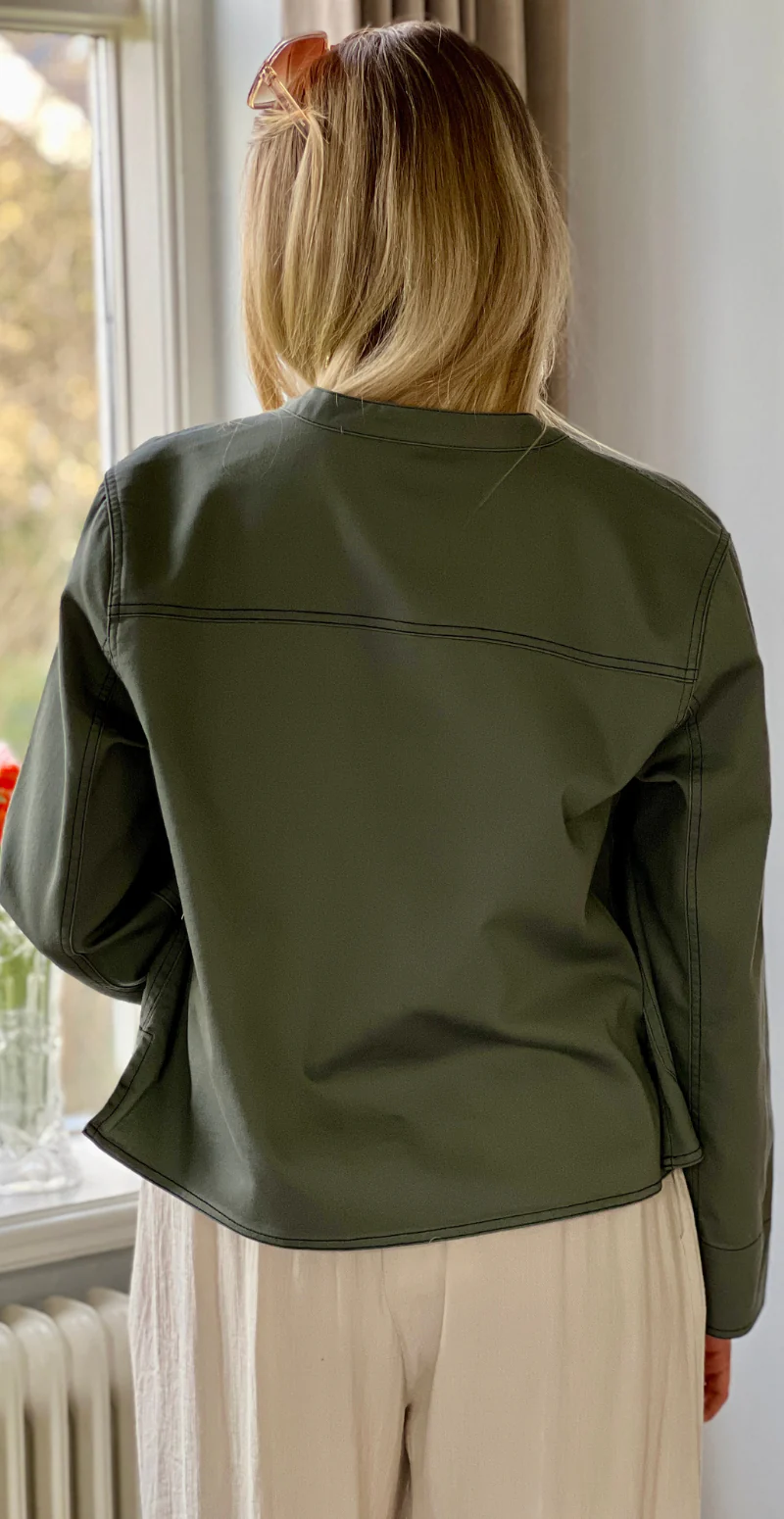 Penny jakke med tydelige stikninger khaki LikeLondon - Image 8