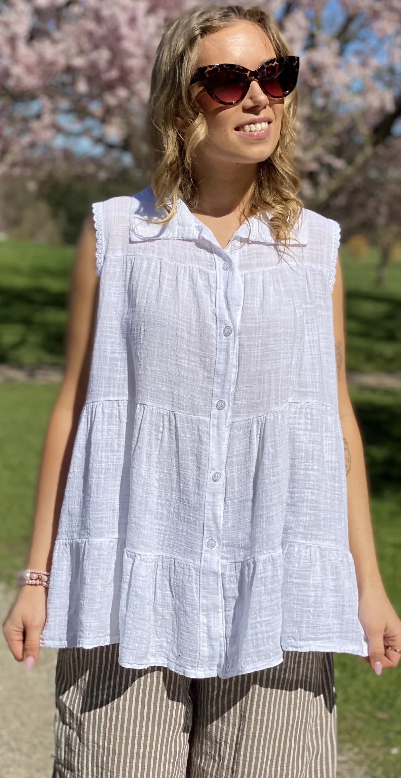Rinda bluse uden ærmer med peplum og hæklede detaljer hvid LikeLondon - Image 5