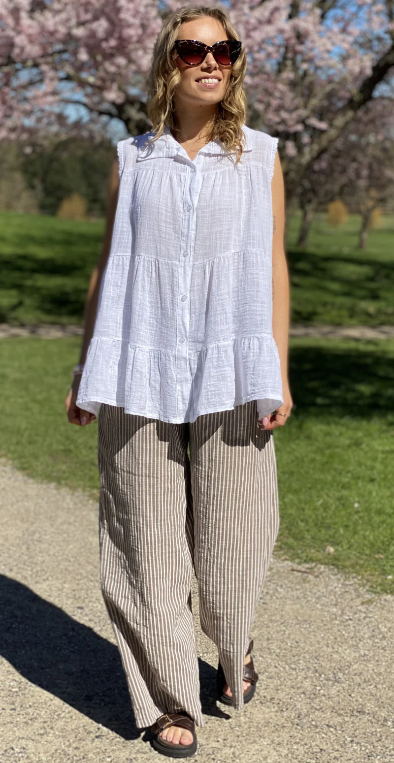 Rinda bluse uden ærmer med peplum og hæklede detaljer hvid LikeLondon - Image 6