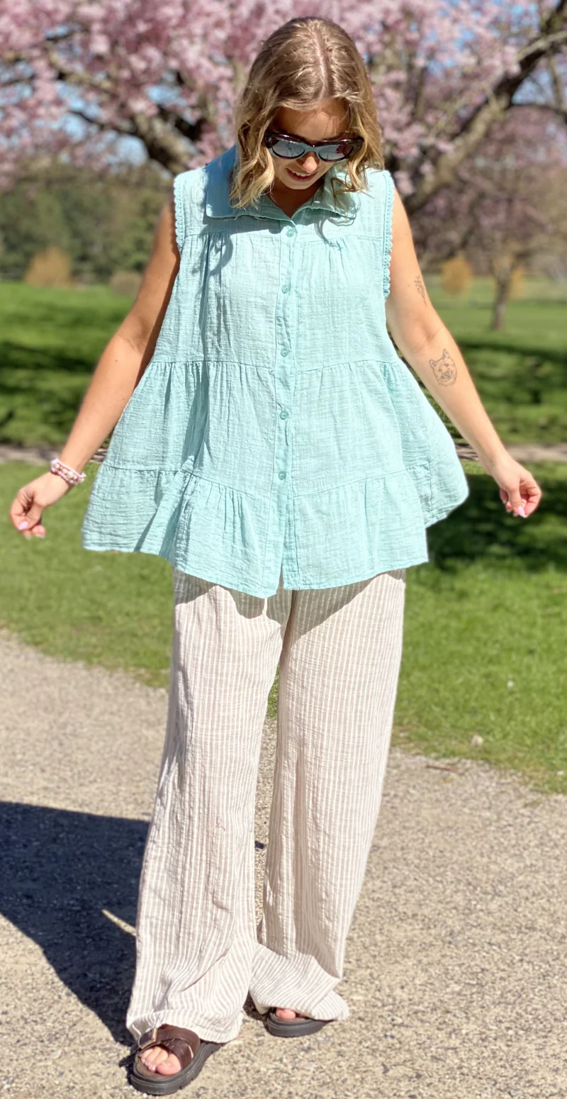 Rinda bluse uden ærmer med peplum og hæklede detaljer mint LikeLondon - Image 2