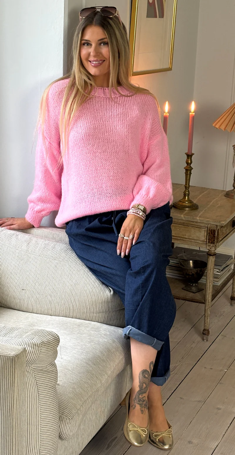 Rosaly strik med rund hals og ribkanter pink LikeLondon - Image 4
