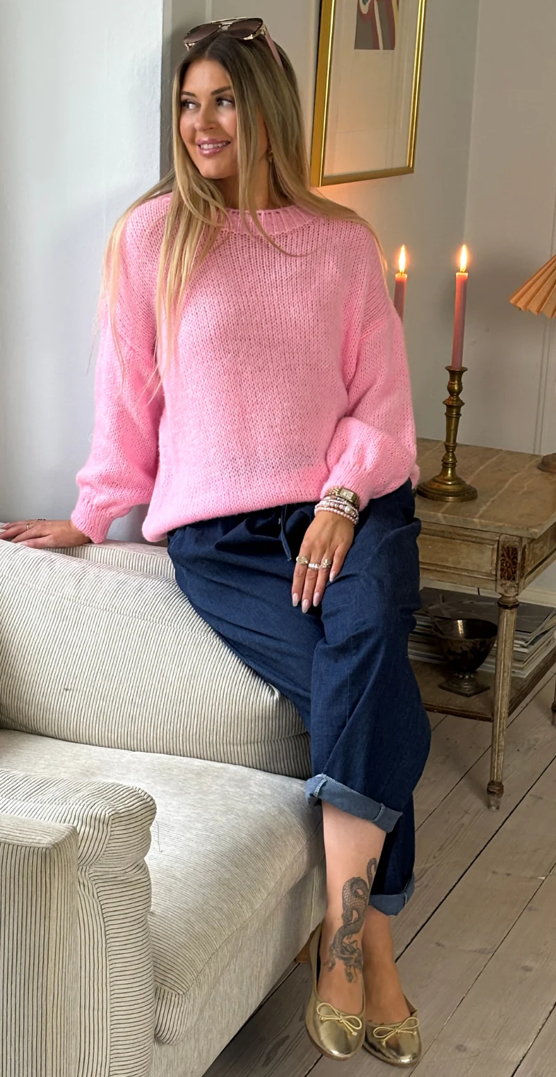 Rosaly strik med rund hals og ribkanter pink LikeLondon - Image 8