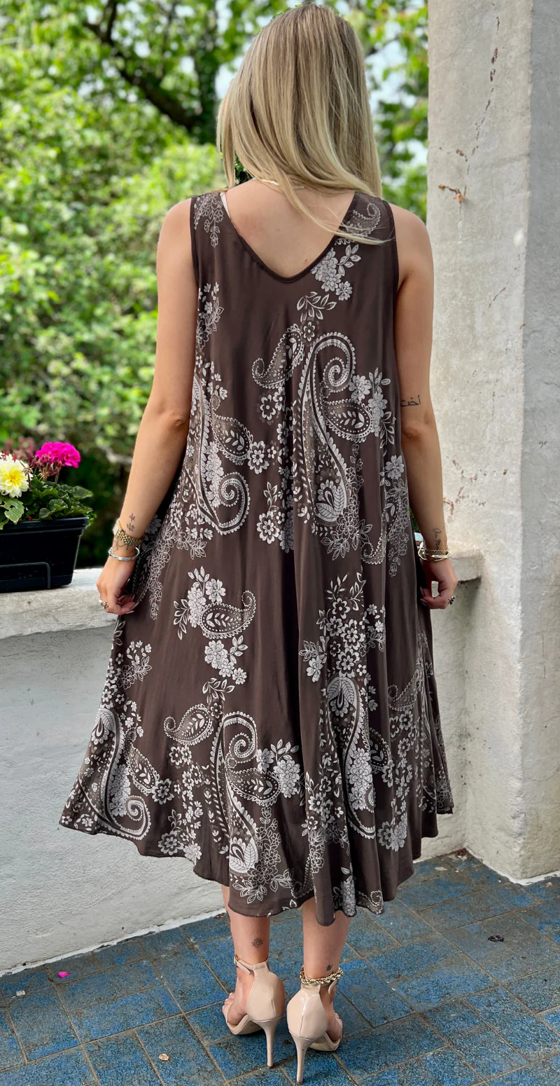 Safina vidde kjole uden ærmer med paisleyprint coffee LikeLondon - Image 5
