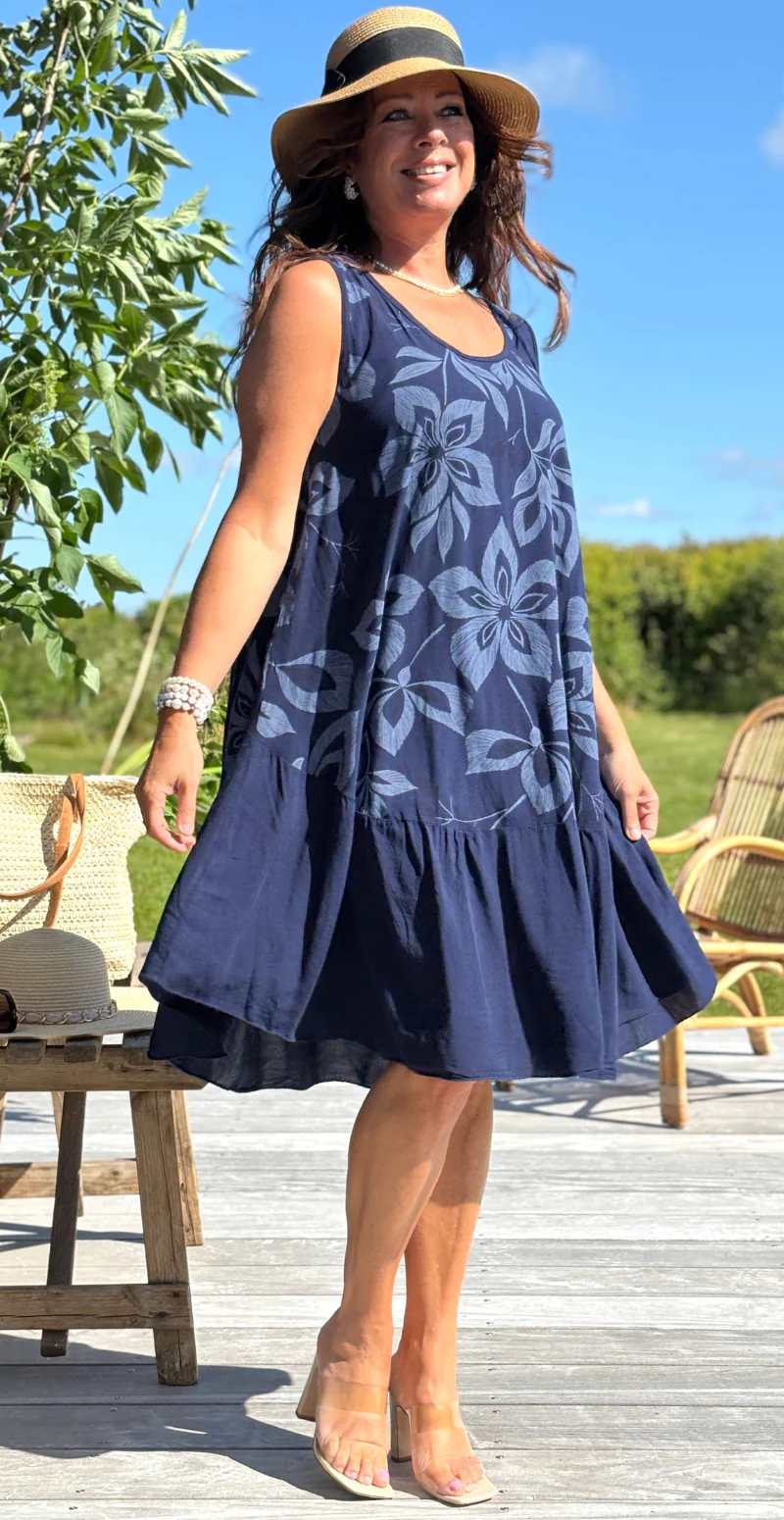Safira kjole med peplum og blomsterprint navy LikeLondon - Image 3