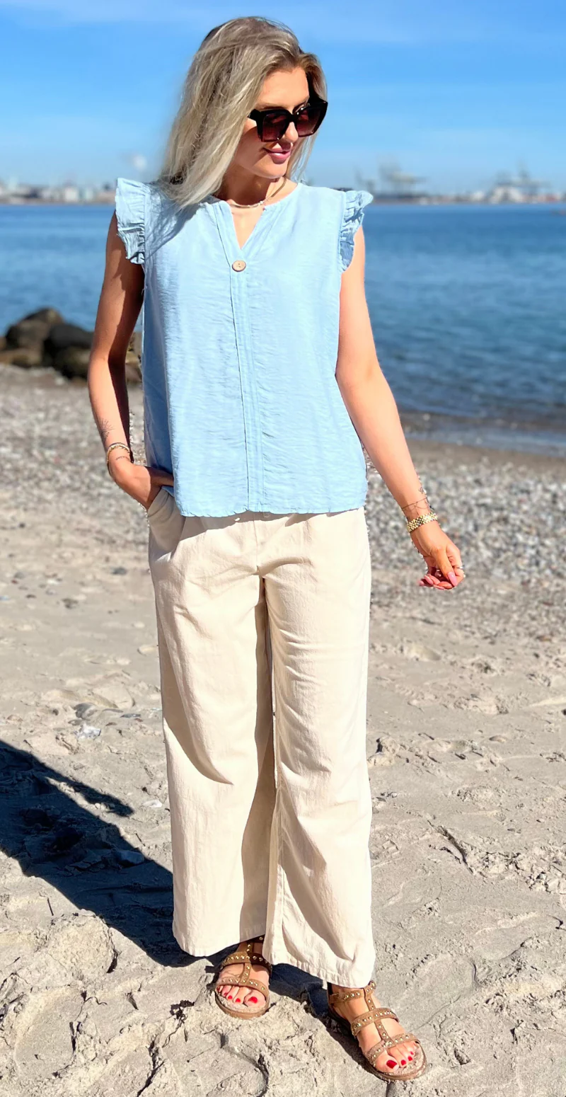 Sally buks med elastik i taljen og lommer sand Likelondon - Image 2