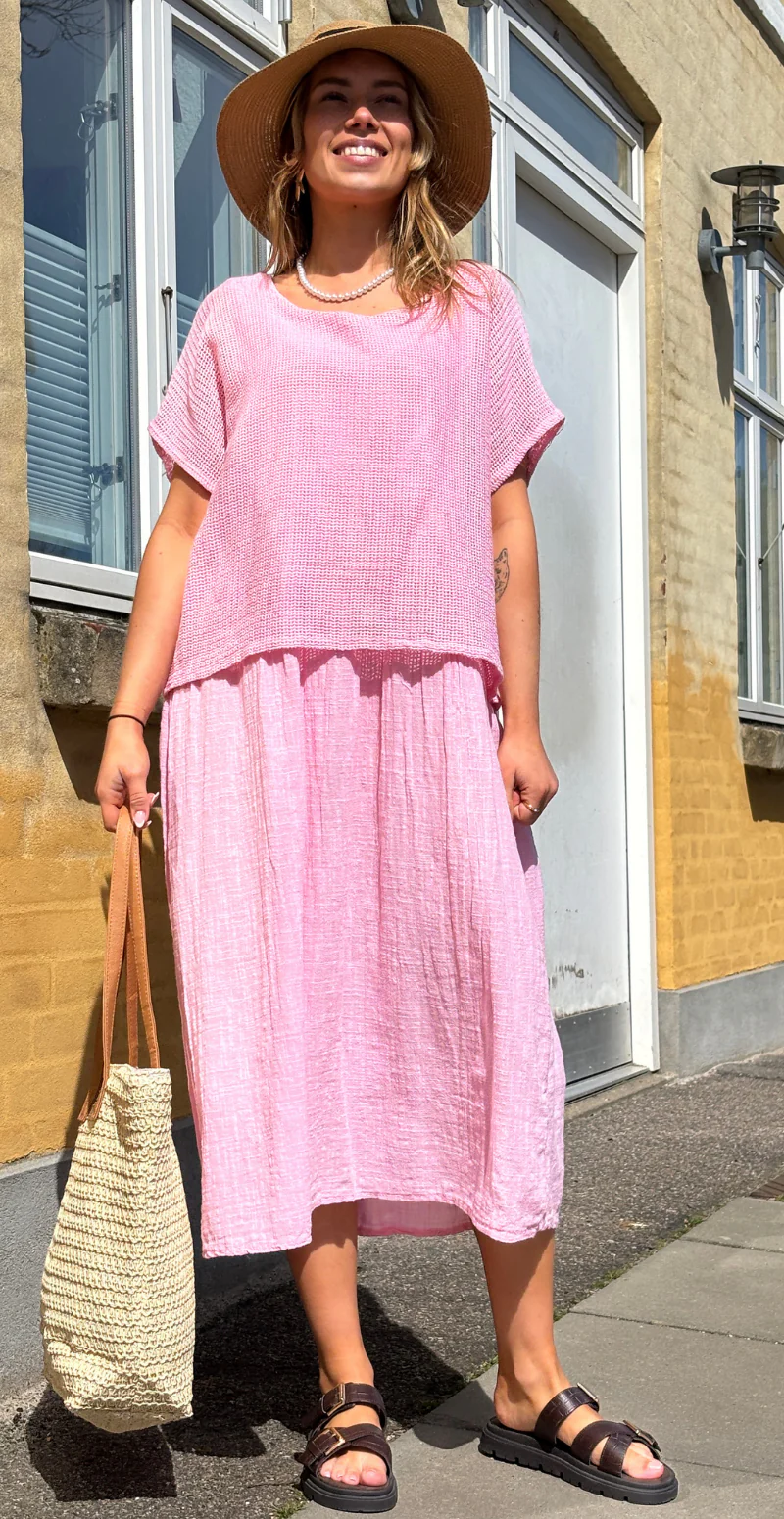 Savannah kjole med hæklet overdel pink LikeLondon - Image 2