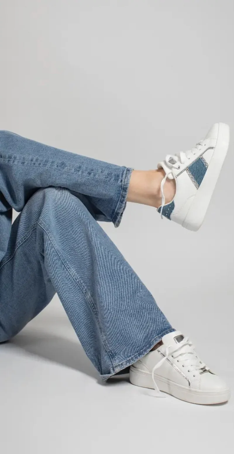 Sneakers med nitter, glitter og denim - Image 3