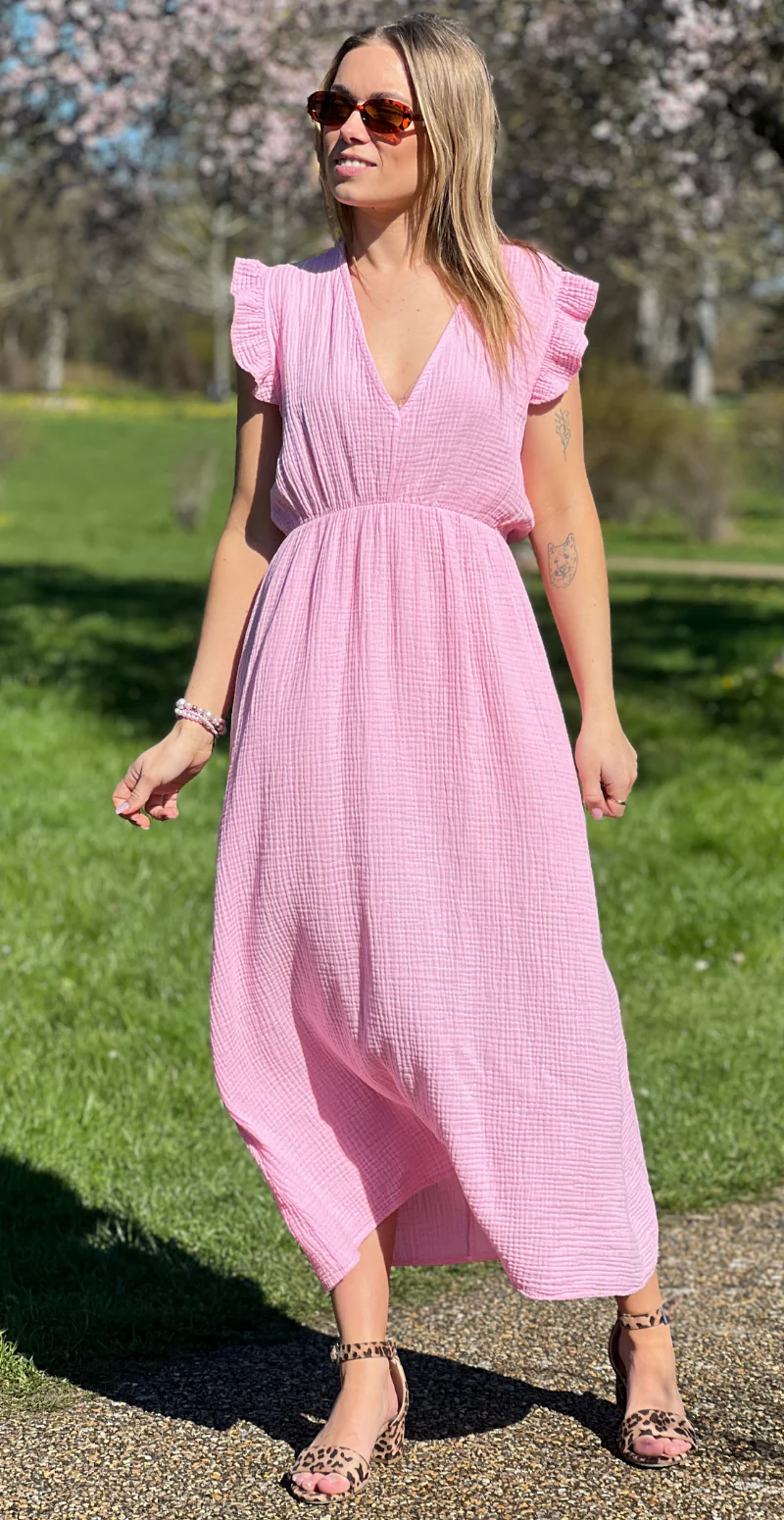 Tamara kjole med flæsekant og bindebånd baby pink LikeLondon - Image 3