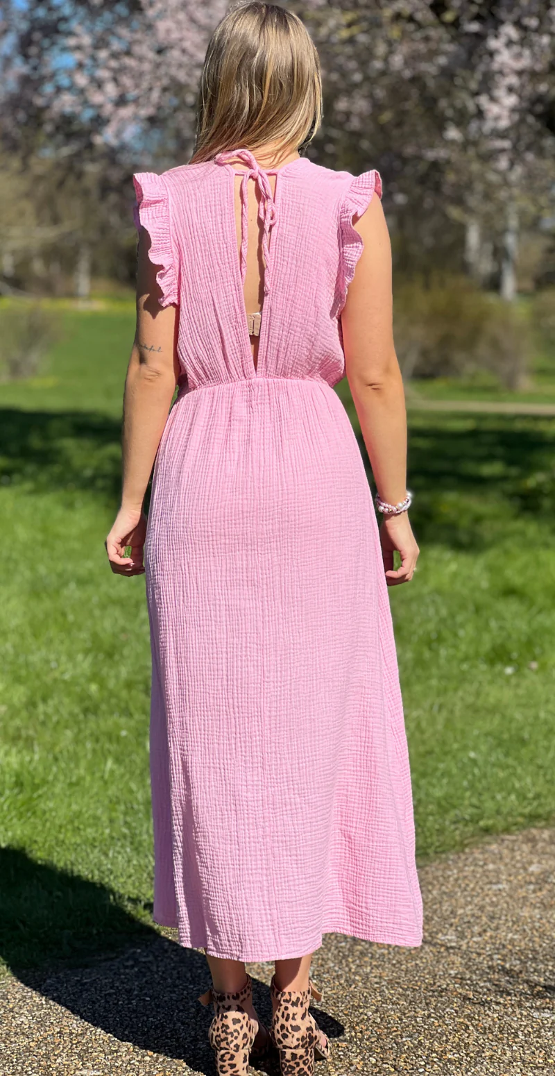 Tamara kjole med flæsekant og bindebånd baby pink LikeLondon - Image 4
