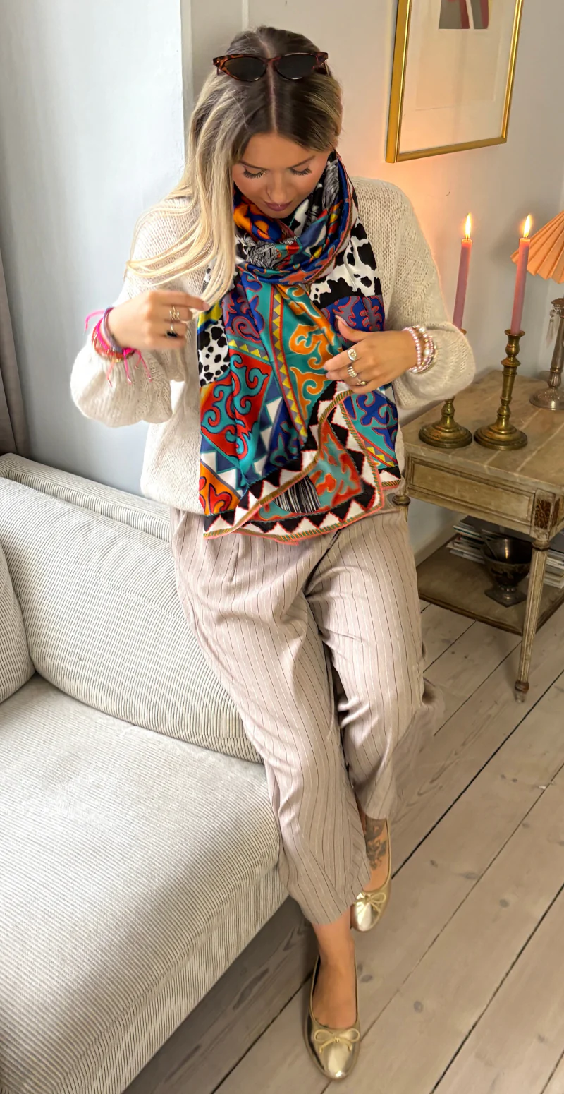 Tørklæde i silk-look med motiv af hest sort/hvid LikeLondon - Image 7