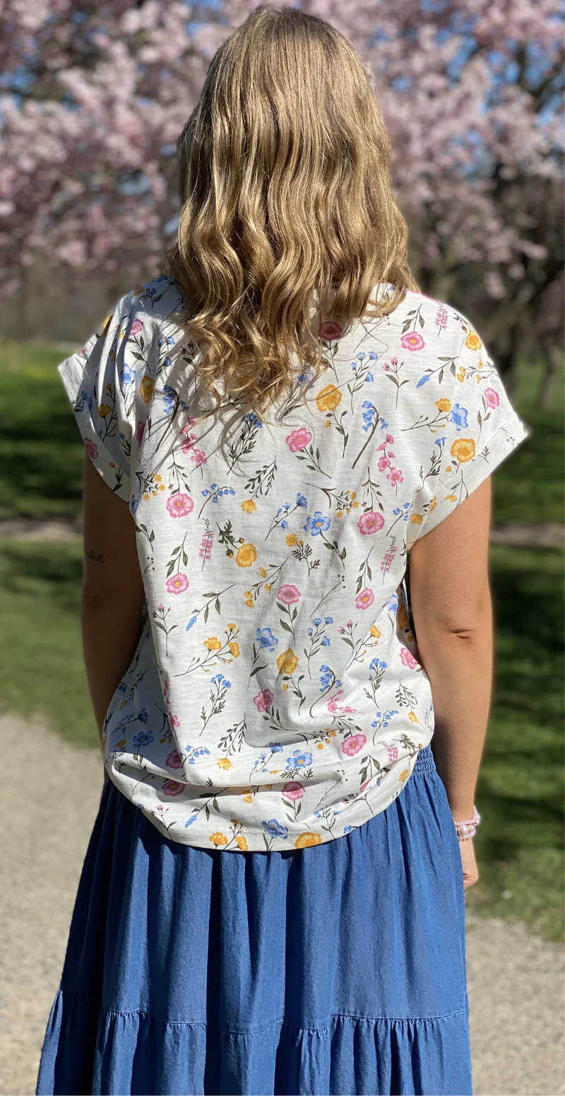 Viva T-shirt med v-hals og blomster star off-white w. golden haze Freequent - Image 6