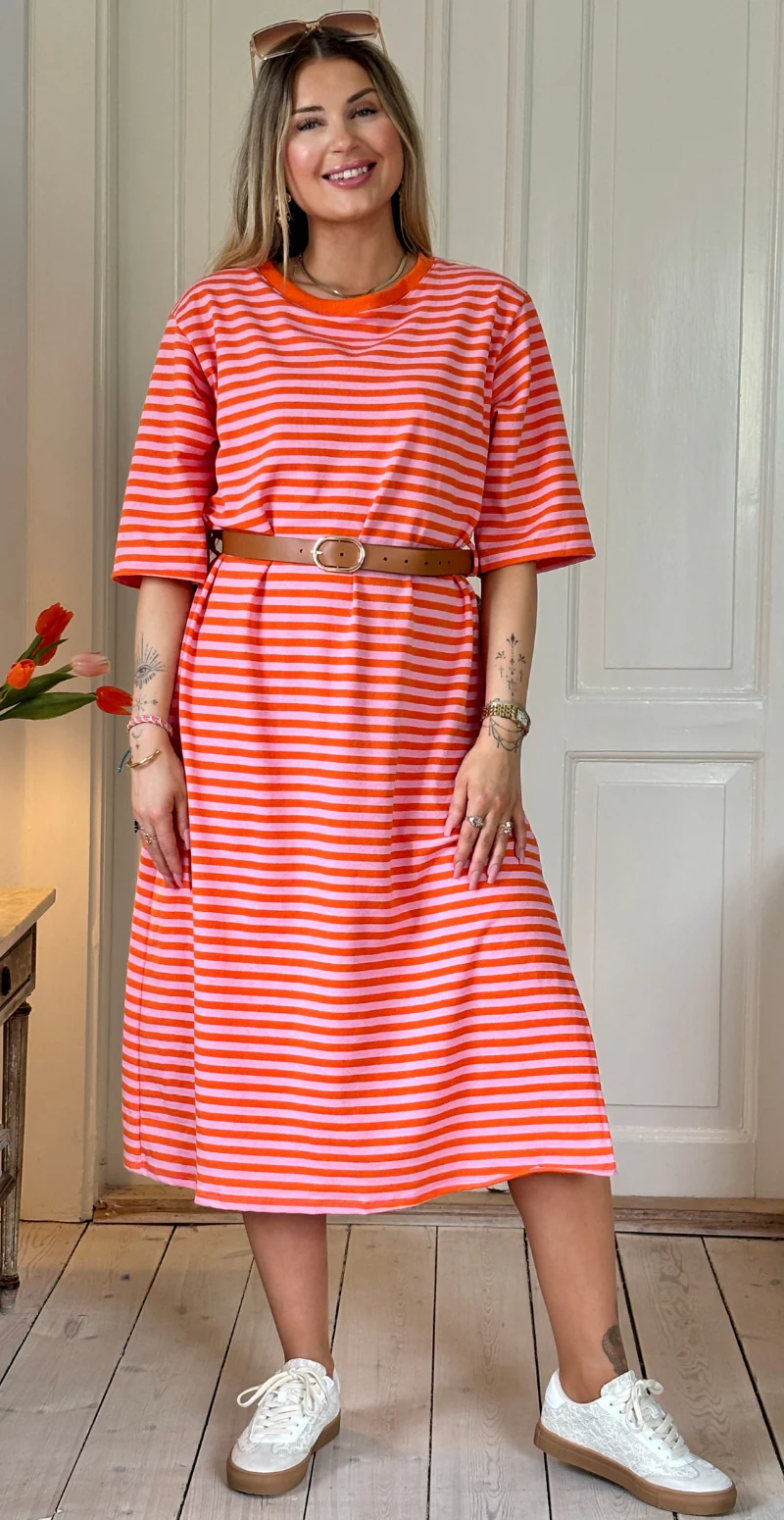 Zenia kjole med striber i orange/pink LikeLondon