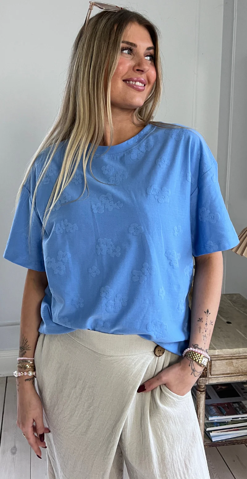 Ziprea bluse med præget blomstermønster vista blue Freequent - Image 3